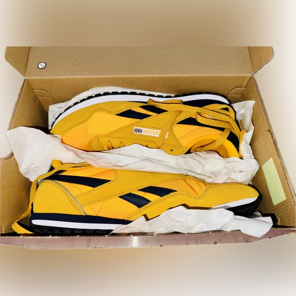 Reebok Classic AZ Running Course Sneakers – Yellow Men’s 10 – NIB - Picture 2 of 14